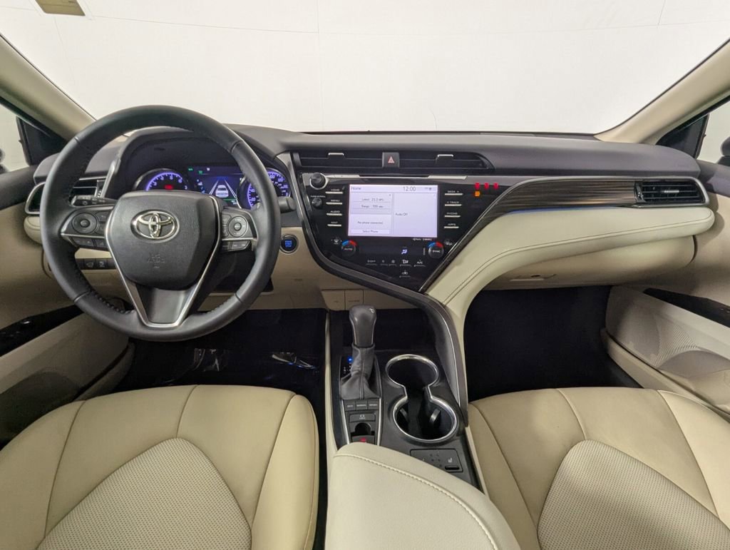 Used 2020 Toyota Camry XLE image 14