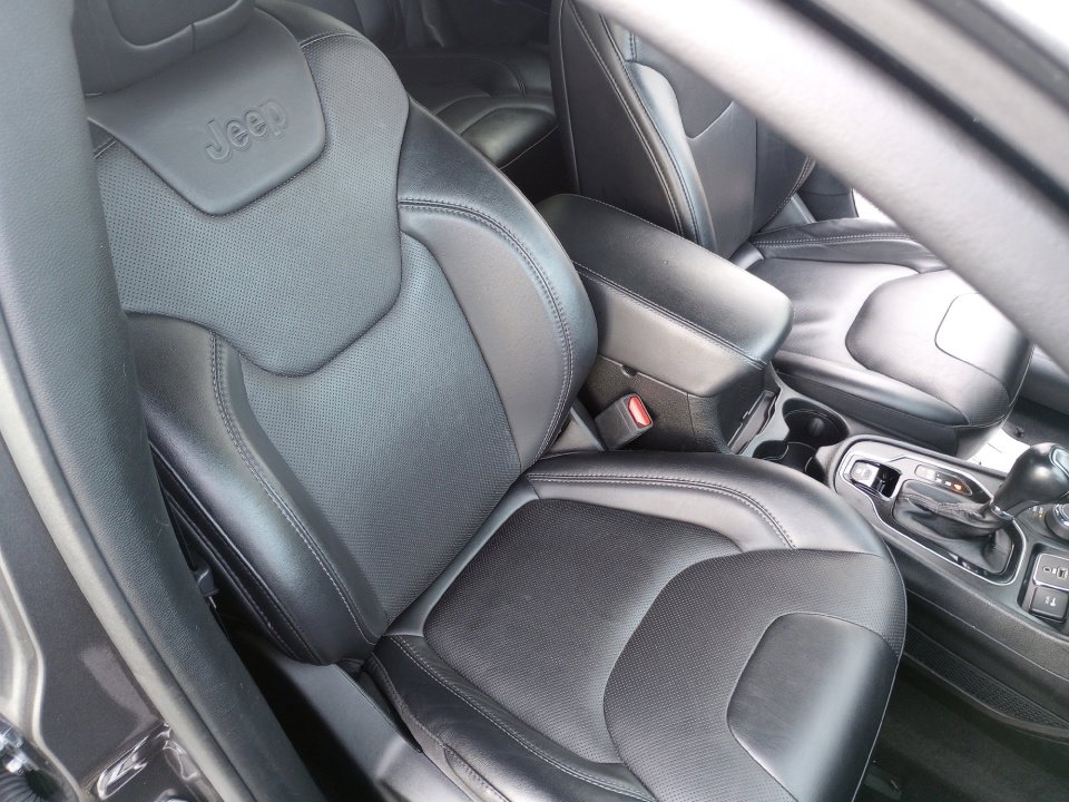 Used 2023 Jeep Cherokee Altitude Lux AWD/4WD image 28