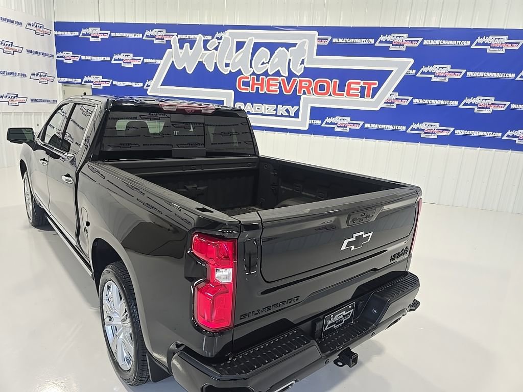 Used 2025 Chevrolet Silverado 1500 High Country AWD/4WD image 7