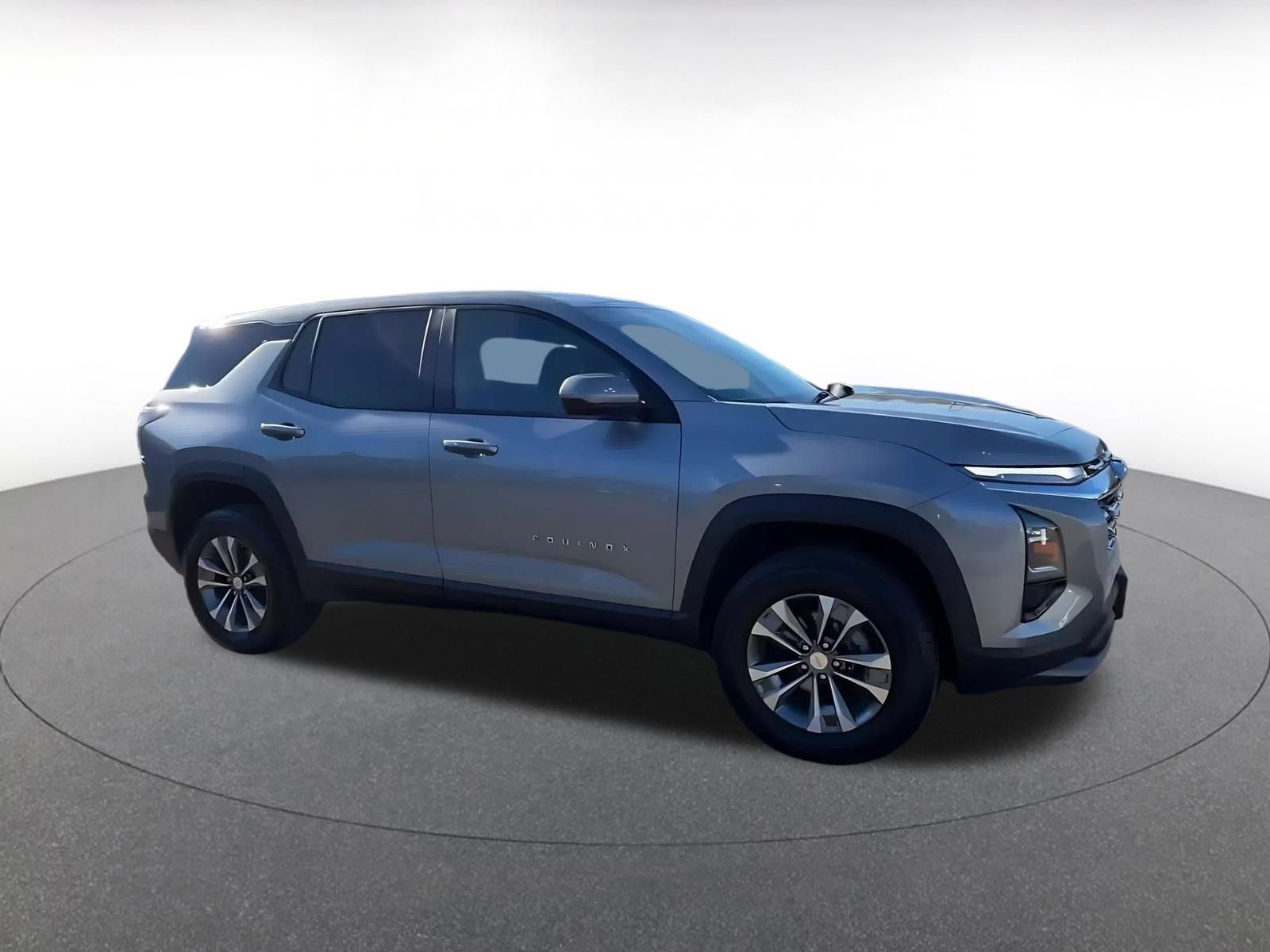 Used 2025 Chevrolet Equinox LT image 2