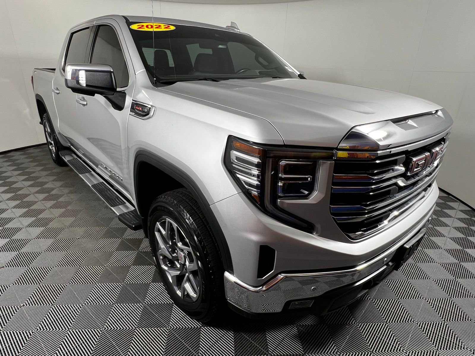 Used 2022 GMC Sierra 1500 SLT w/ SLT Premium Plus Package image 3