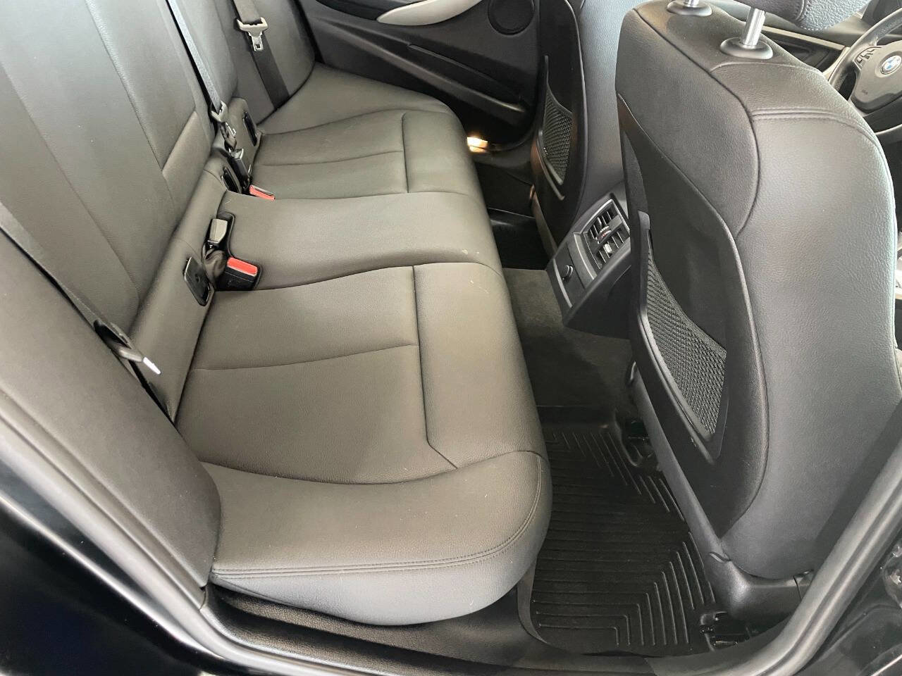 Used 2017 BMW 320i xDrive Sedan image 24