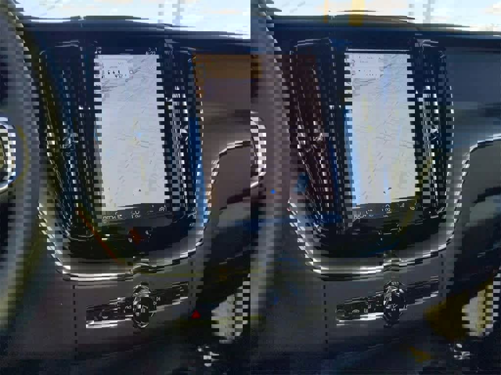 Used 2025 Volvo XC60 T8 Core w/ Protection Package Premier image 21