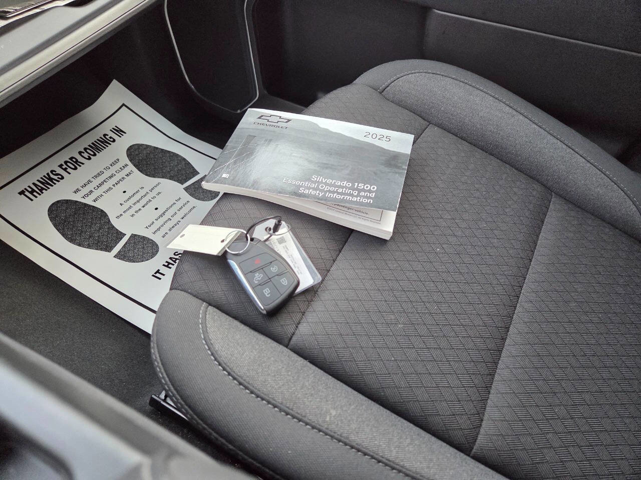 Used 2025 Chevrolet Silverado 1500 LT image 10
