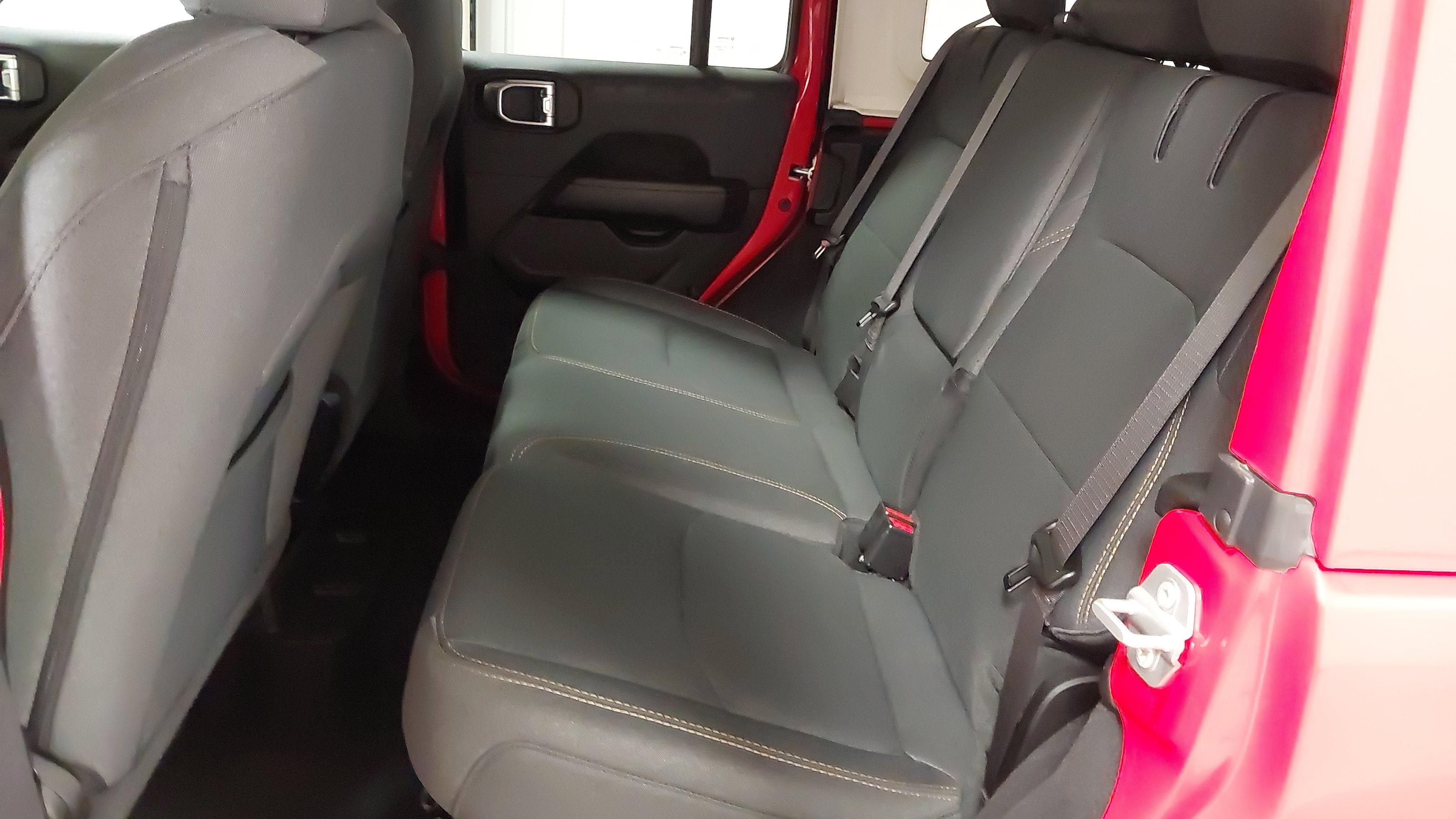 Used 2025 Jeep Wrangler Unlimited Sahara w/ Safety Group AWD/4WD image 35