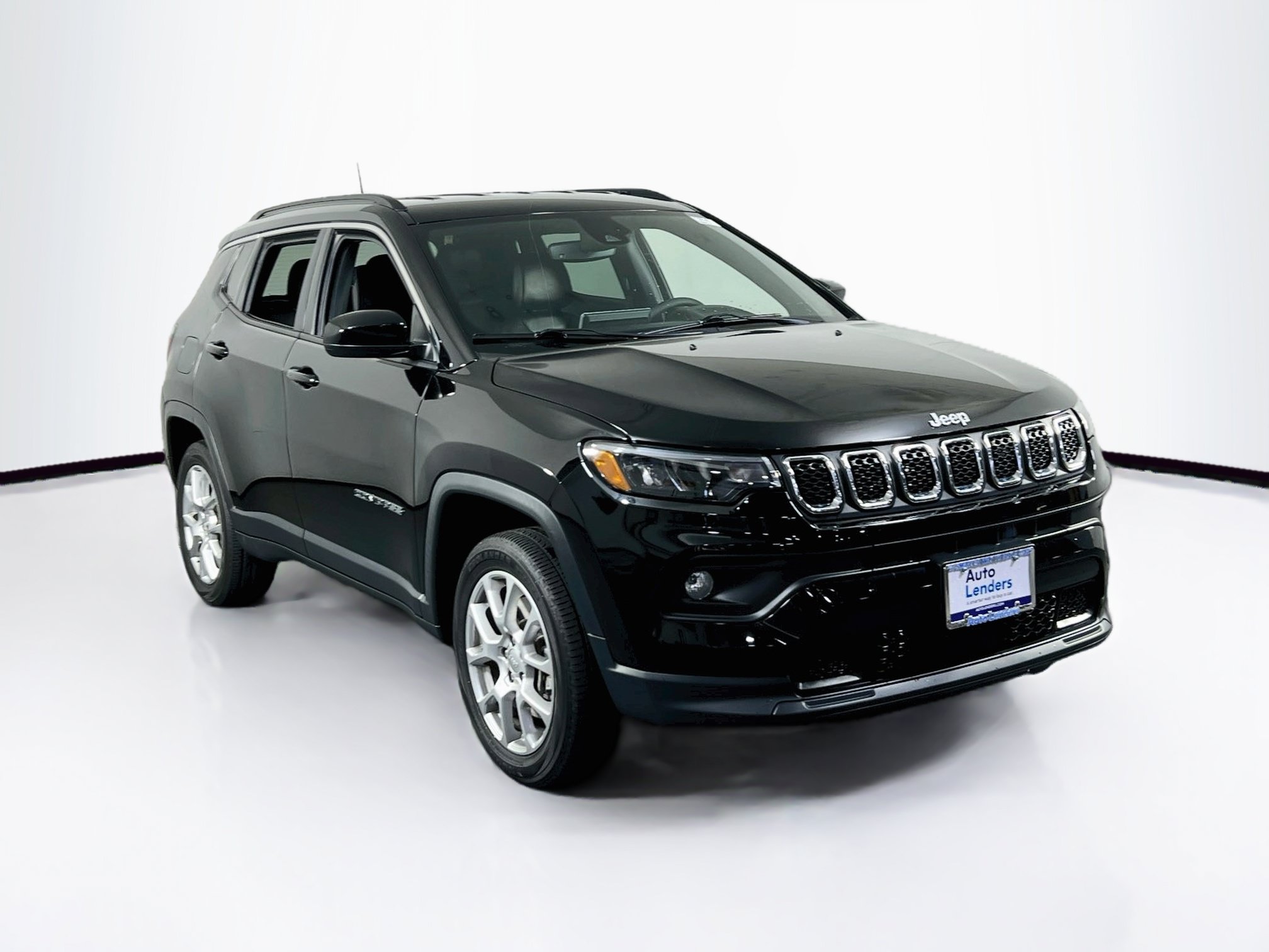 Used 2023 Jeep Compass Latitude AWD/4WD image 3