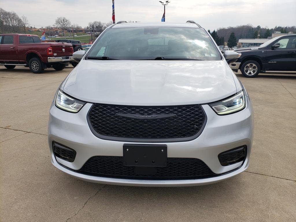 Used 2023 Chrysler Pacifica Touring-L w/ S Appearance Package image 9