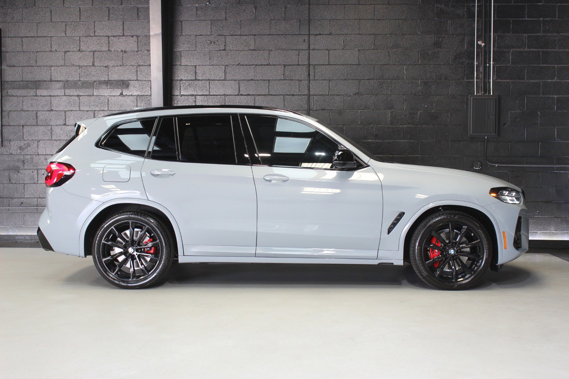 Used 2024 BMW X3 M40i w/ Premium Package image 16