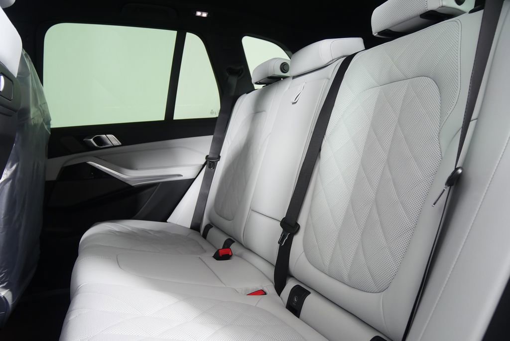 Used 2026 BMW X5 xDrive40i w/ M Sport Package image 16