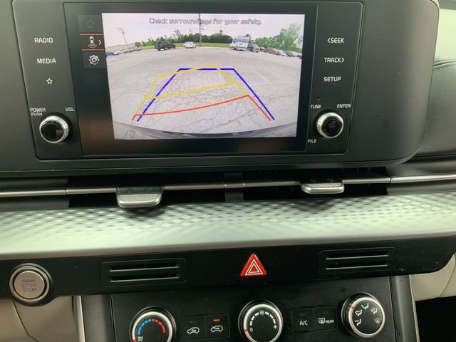 Used 2023 Kia Carnival LX image 25