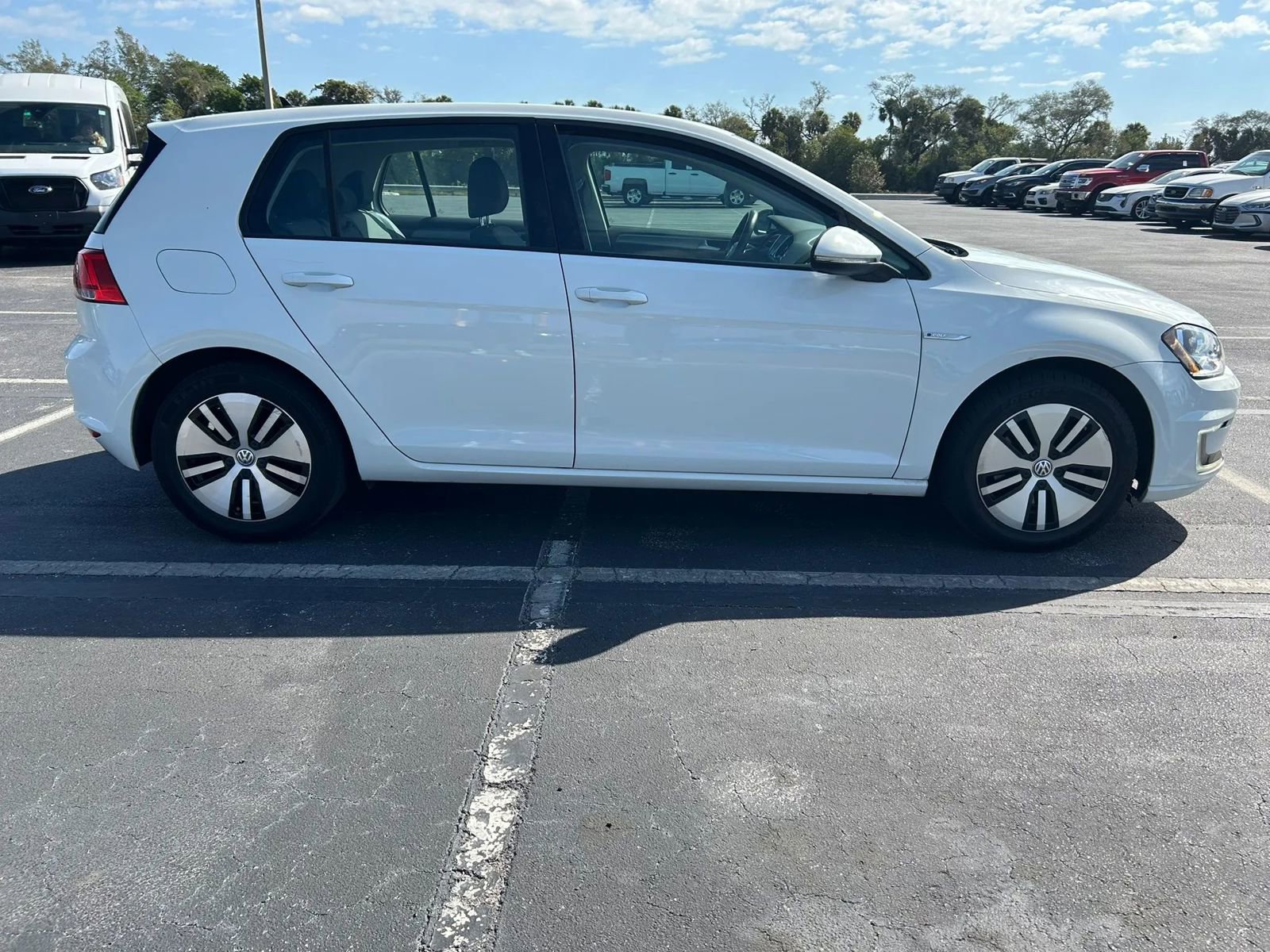 Used 2016 Volkswagen e-Golf SE FWD image 15