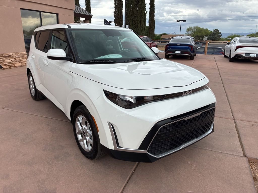 Used 2025 Kia Soul LX image 10