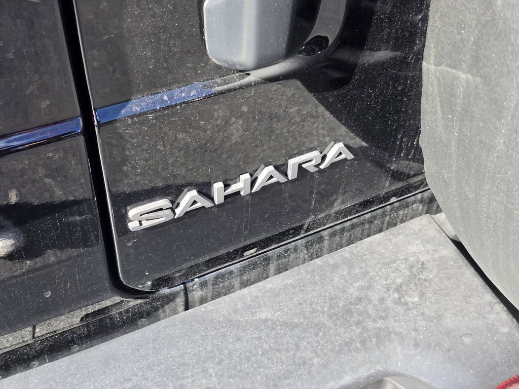 Used 2025 Jeep Wrangler Unlimited Sahara AWD/4WD image 5