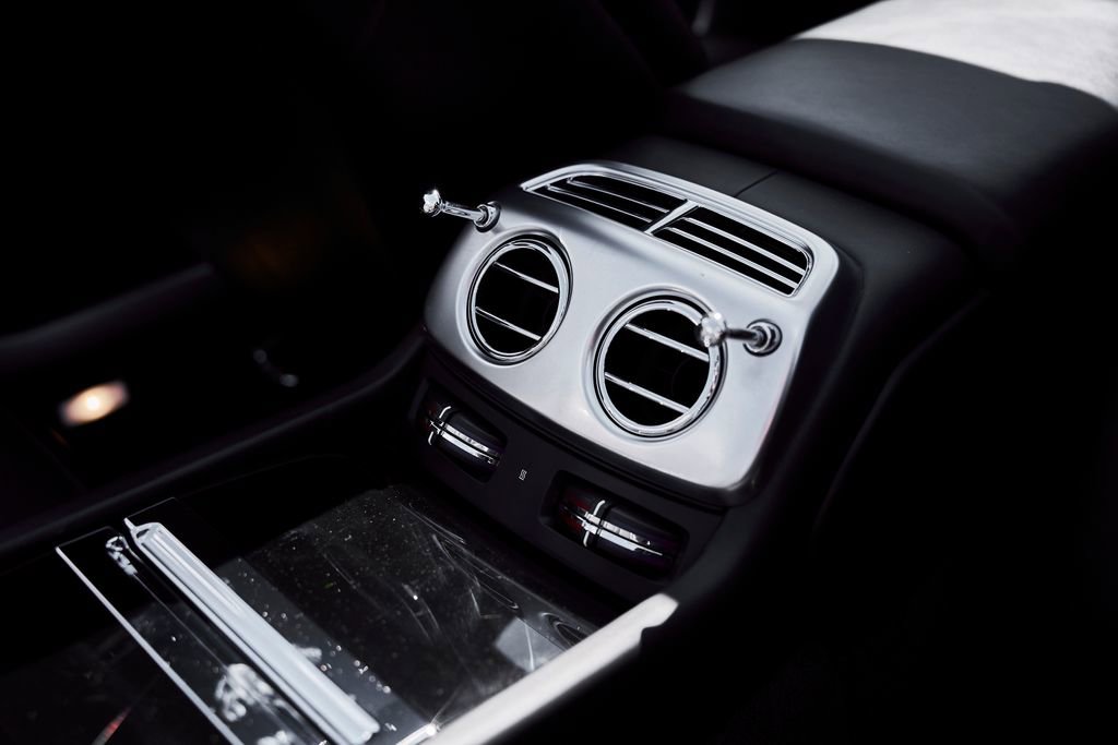 Used 2018 Rolls-Royce Dawn RWD image 42