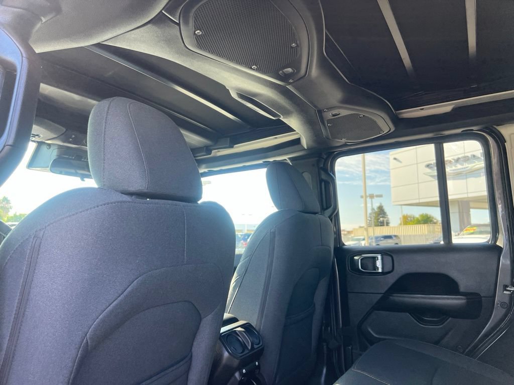 Used 2025 Jeep Wrangler Unlimited Sahara w/ Safety Group AWD/4WD image 22