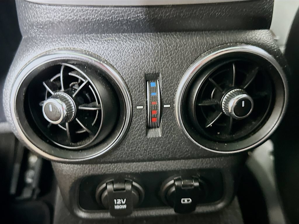 Used 2020 Kia Stinger GT1 RWD image 32