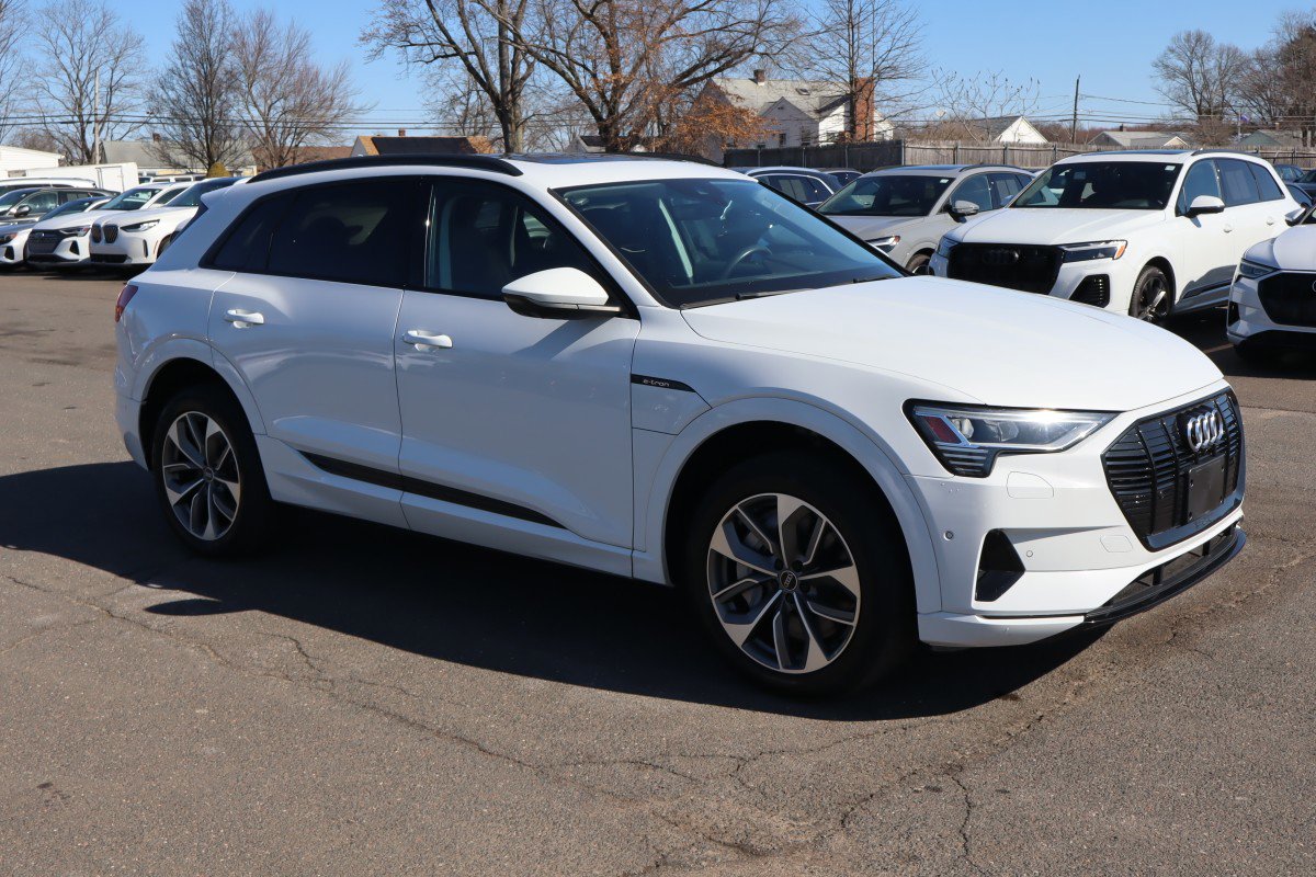 Used 2021 Audi e-tron Premium Plus w/ Premium Plus Package image 3