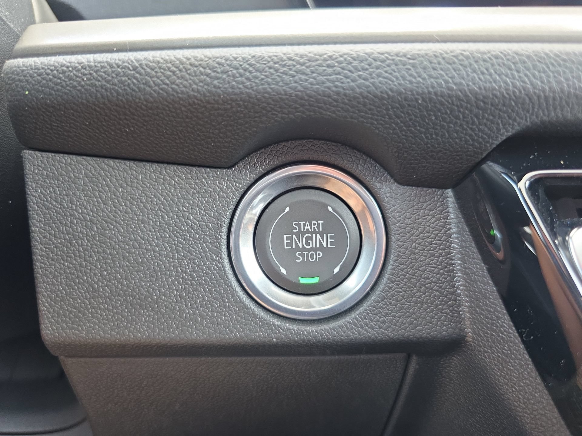 New 2026 Chevrolet Traverse LT w/ Sun and Wheel Package FWD image 25
