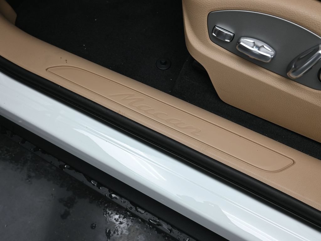 Certified 2026 Porsche Macan AWD/4WD image 14