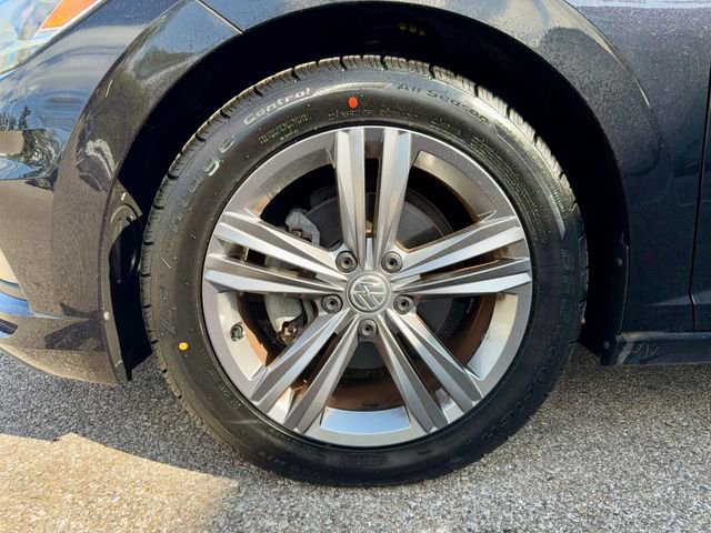 Used 2021 Volkswagen Jetta R-Line w/ R-Line Cold Weather Package FWD image 28