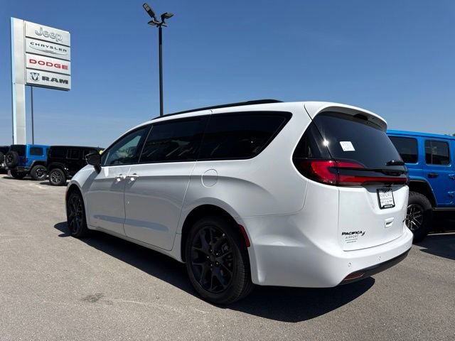 New 2027 Chrysler Pacifica Limited w/ Family Tech Group FWD image 6