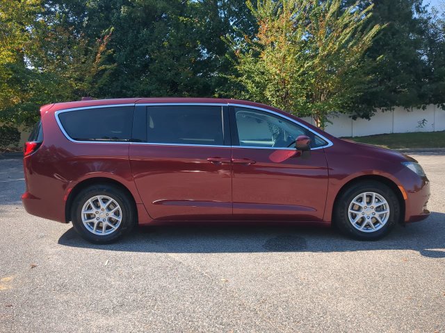 Used 2017 Chrysler Pacifica LX FWD image 3