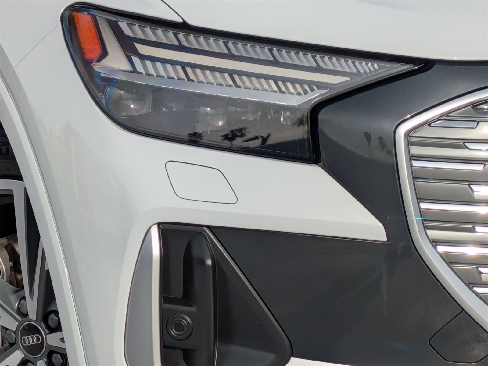 Used 2025 Audi Q4 e-tron Prestige image 25