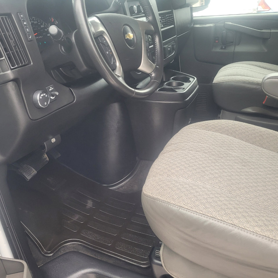 Used 2016 Chevrolet Express 3500 LT w/ LT Preferred Equipment Group image 12