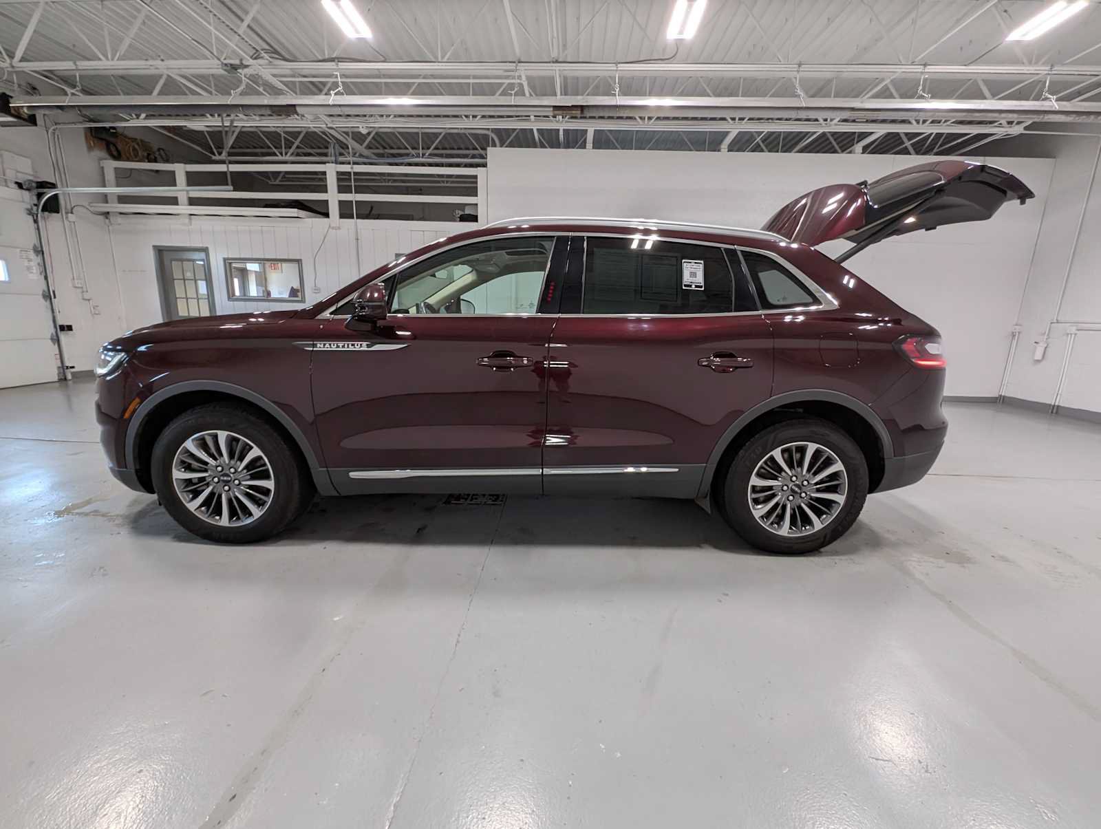 Certified 2022 Lincoln Nautilus Reserve w/ Class II Trailer Tow Package AWD/4WD image 12