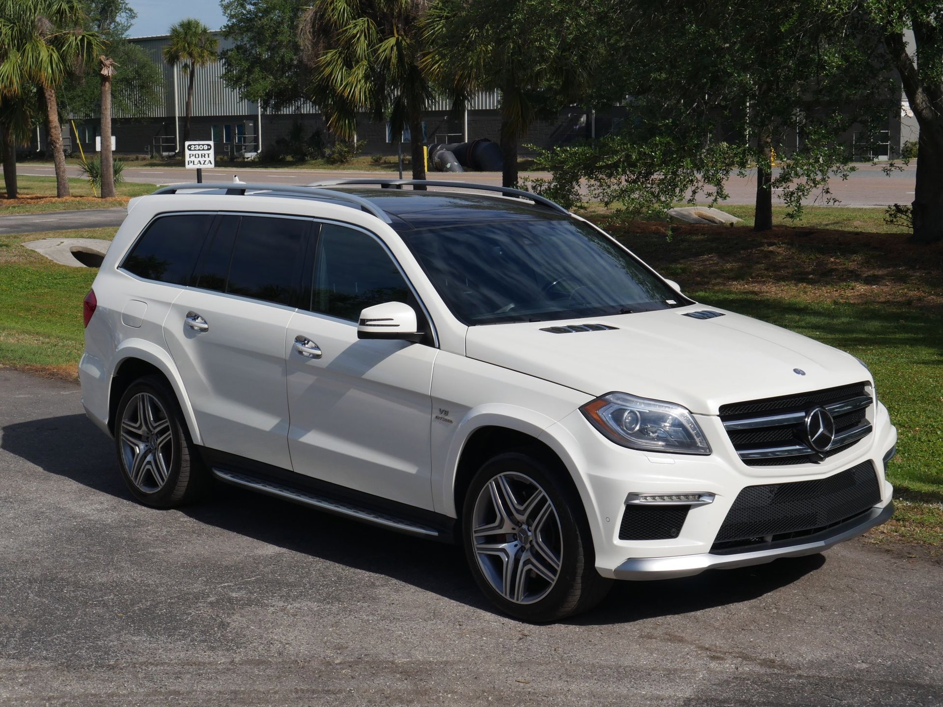 Used 2014 Mercedes-Benz GL 63 AMG 4MATIC image 35