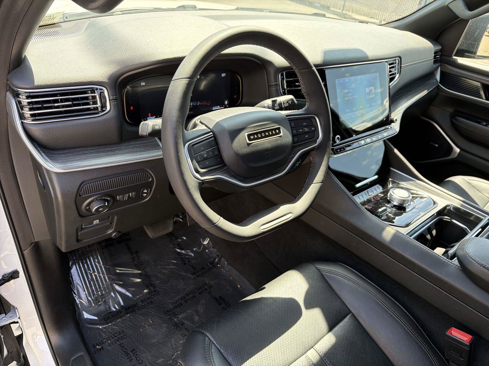 Used 2023 Jeep Wagoneer L Series II AWD/4WD image 9