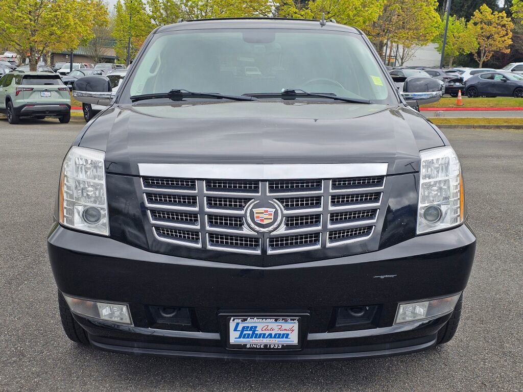 Used 2014 Cadillac Escalade Luxury AWD/4WD image 2