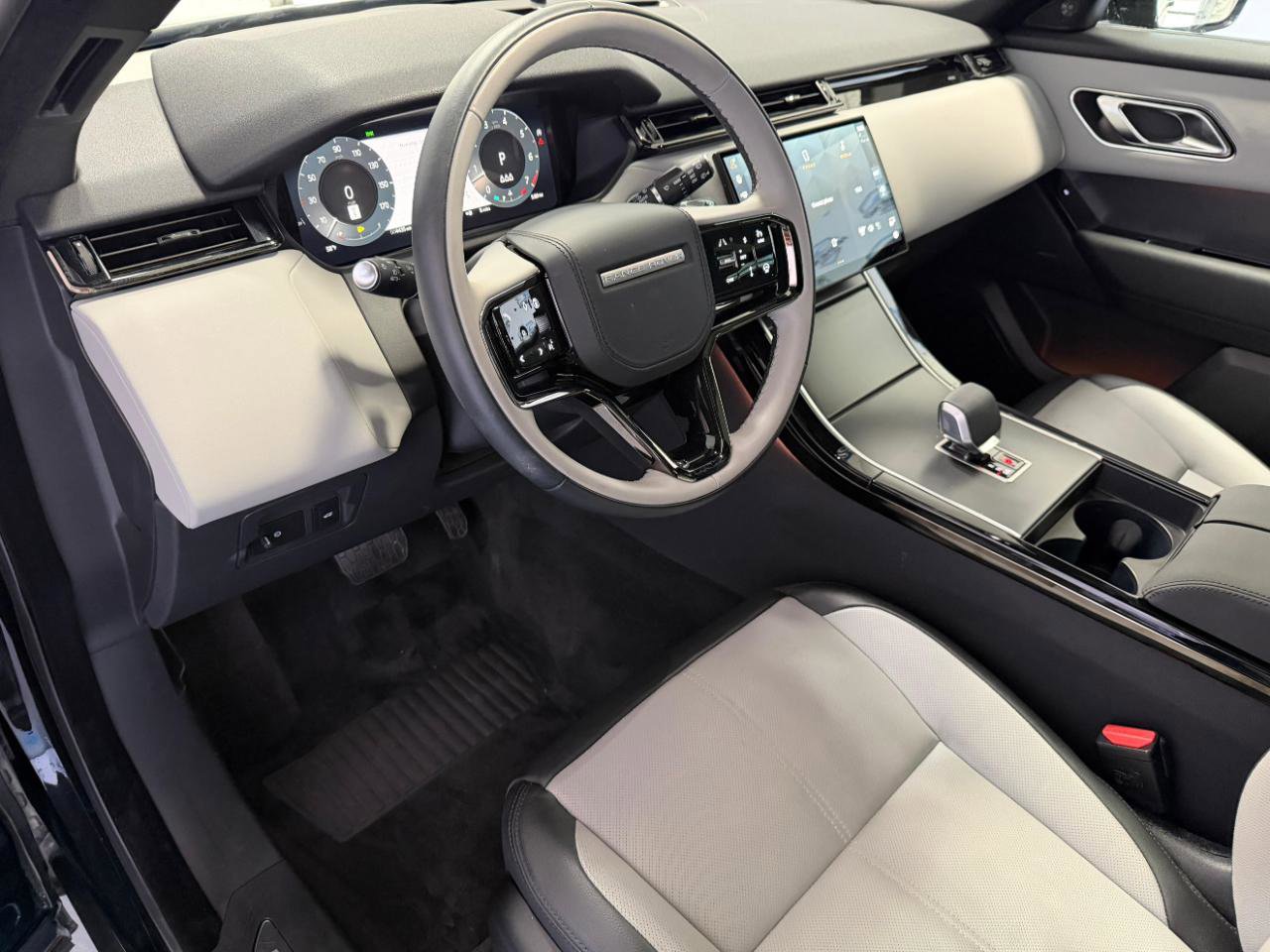 Used 2026 Land Rover Range Rover Velar S AWD/4WD image 16