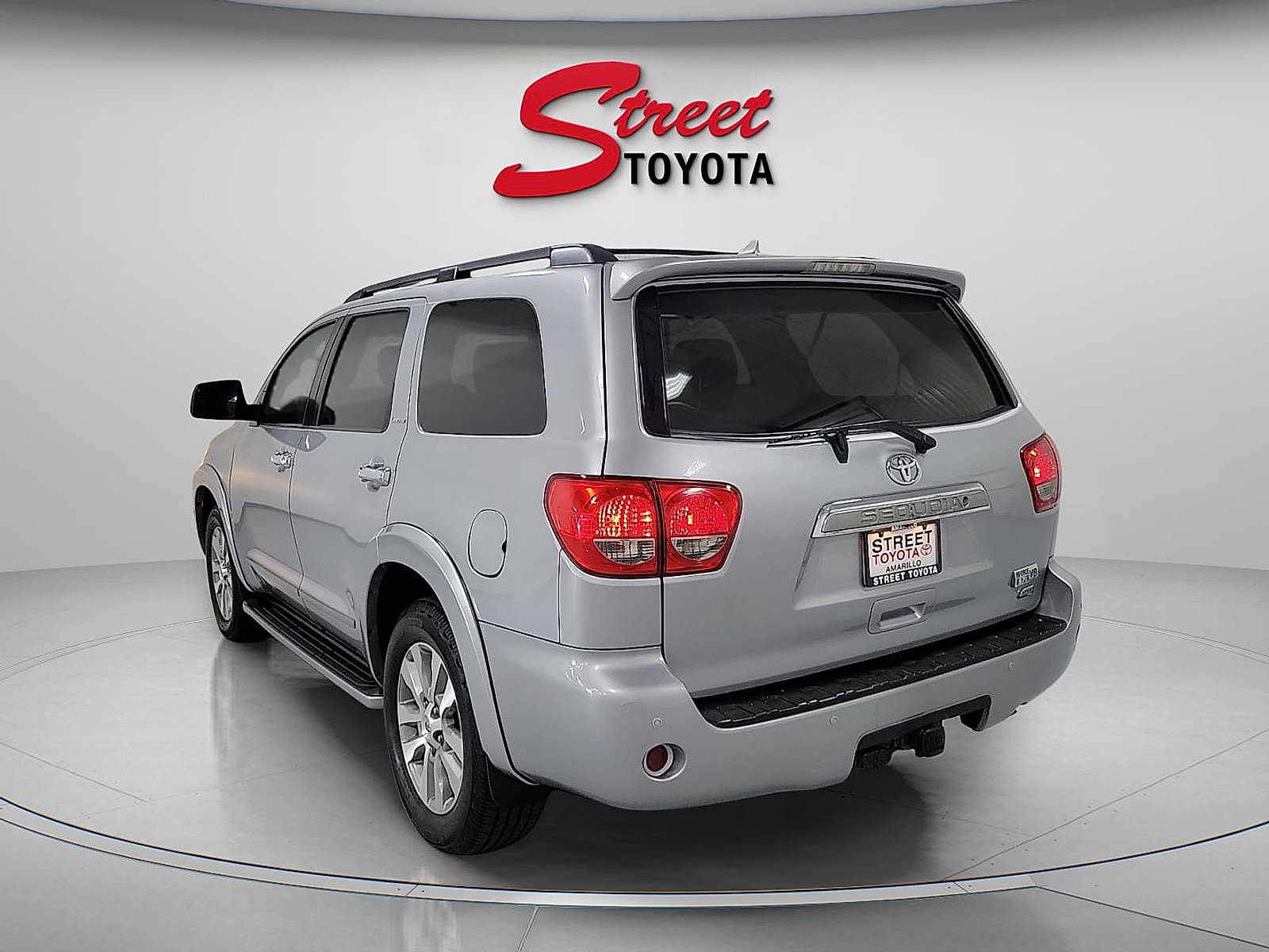 Used 2016 Toyota Sequoia Limited w/ Safety & Convenience Package AWD/4WD image 2