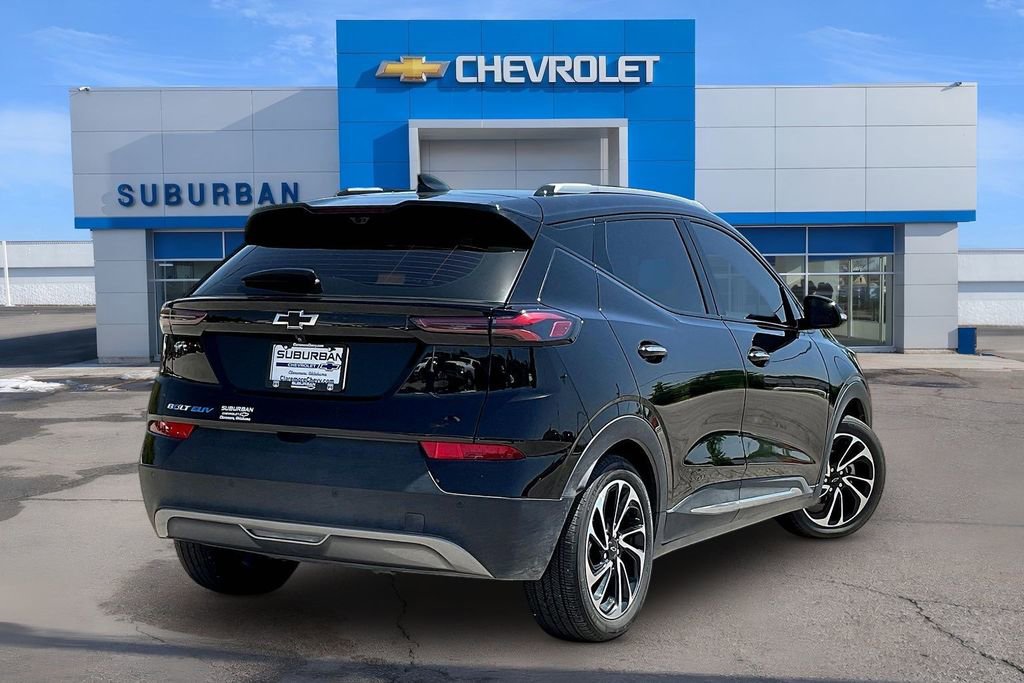 Used 2023 Chevrolet Bolt EUV Premier w/ Sun & Sound Package FWD image 2