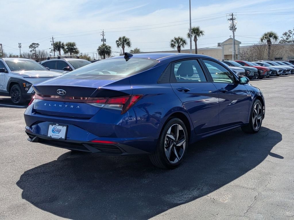 Used 2023 Hyundai Elantra SEL w/ Convenience Package image 5