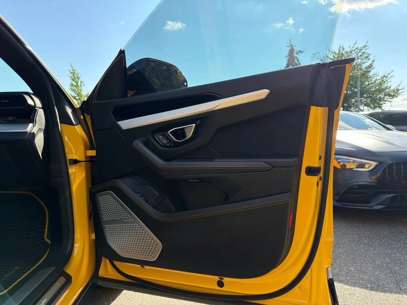 Used 2019 Lamborghini Urus AWD/4WD image 21