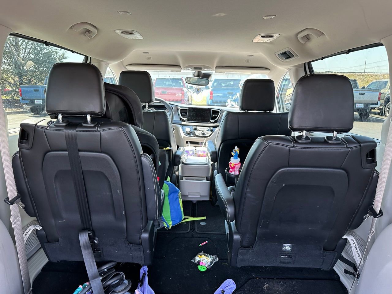 Used 2023 Chrysler Pacifica Touring-L image 2