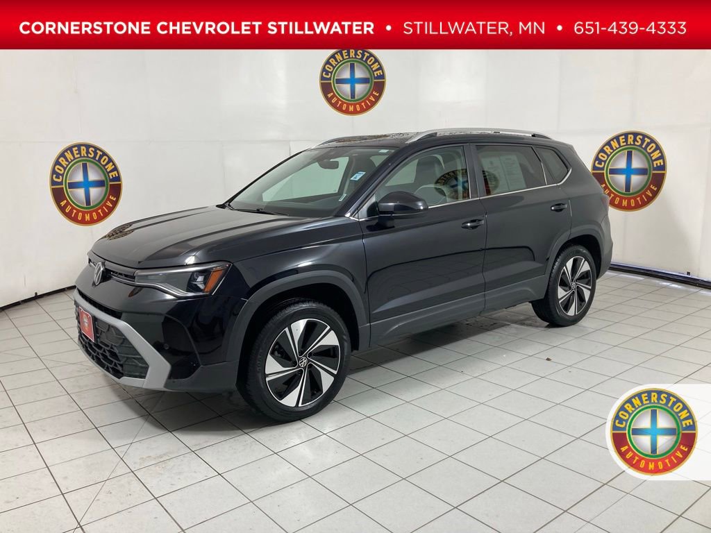 Used 2025 Volkswagen Taos SE AWD/4WD image 1