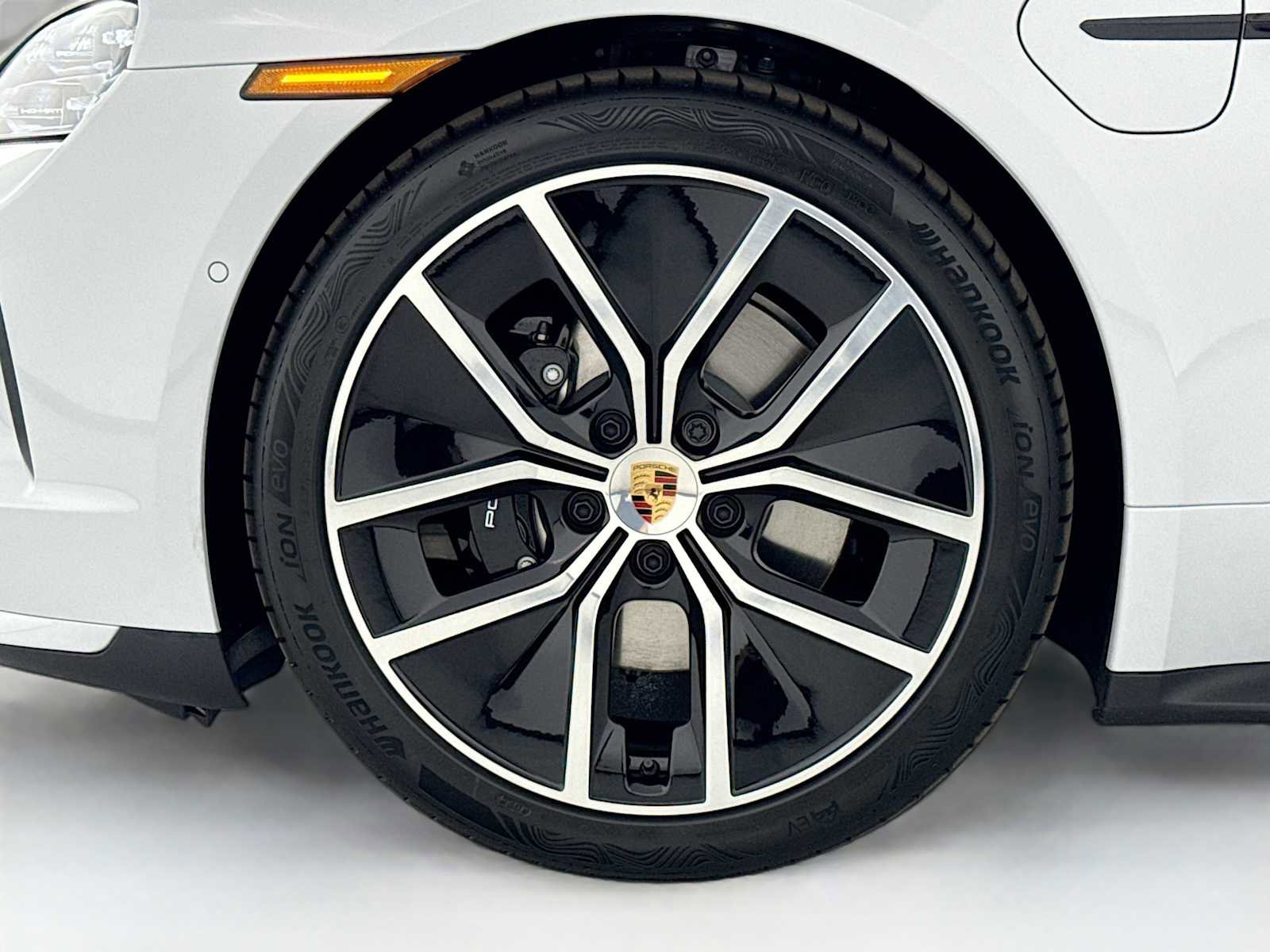 New 2026 Porsche Taycan AWD/4WD image 33