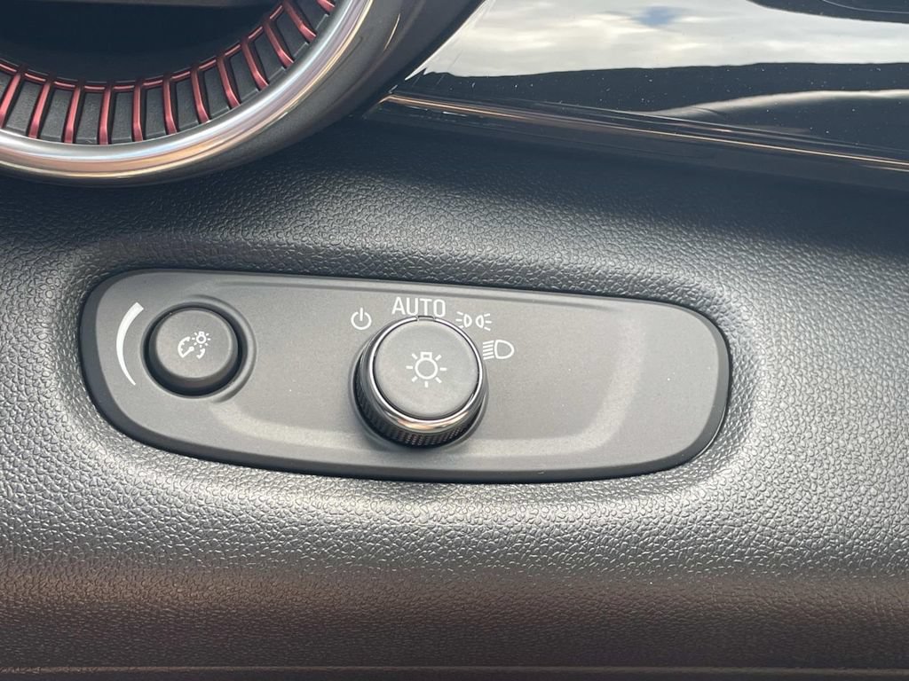New 2026 Chevrolet Trax RS w/ Sunroof Package FWD image 26