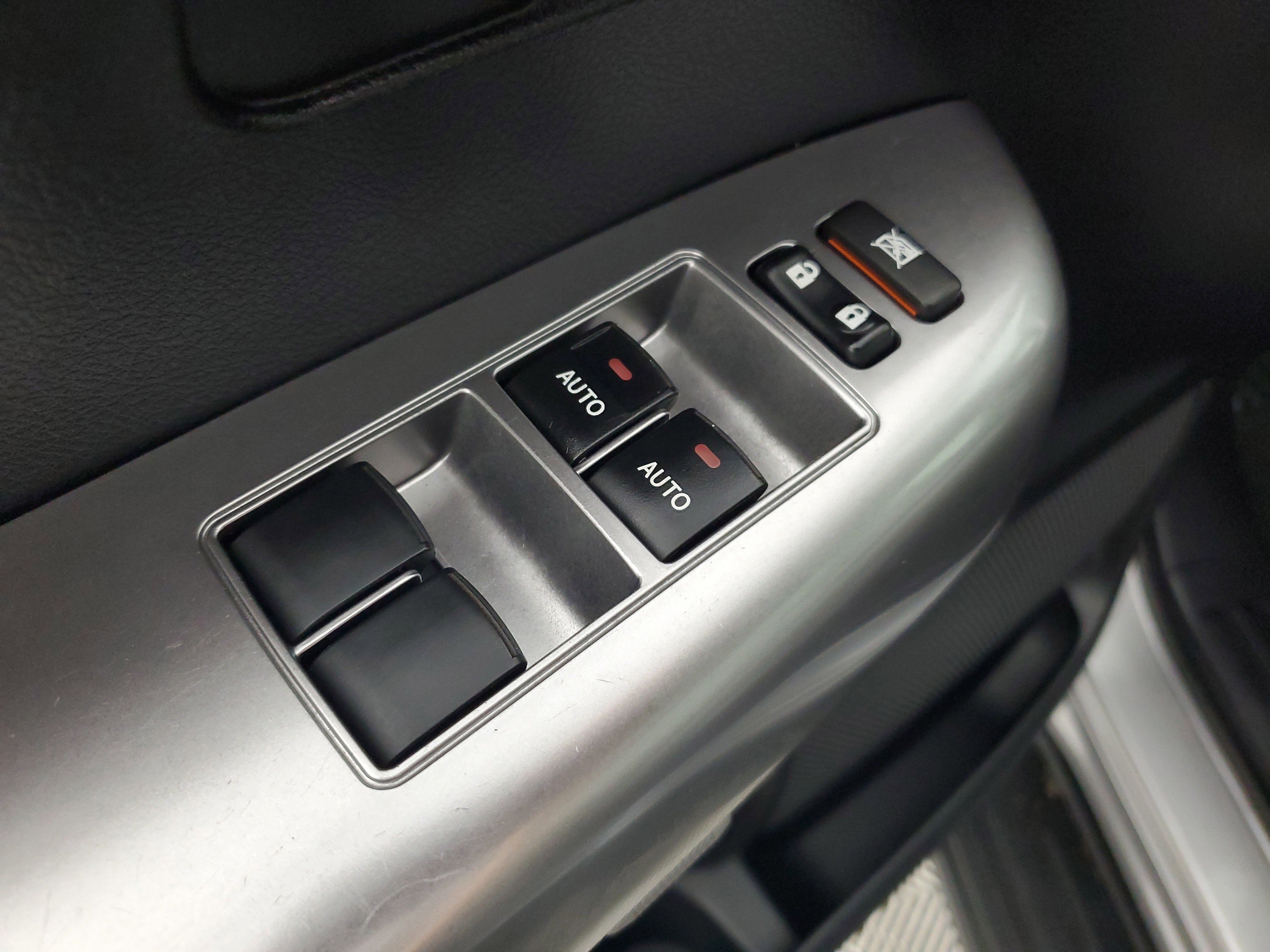 Used 2019 Toyota Sequoia SR5 AWD/4WD image 28