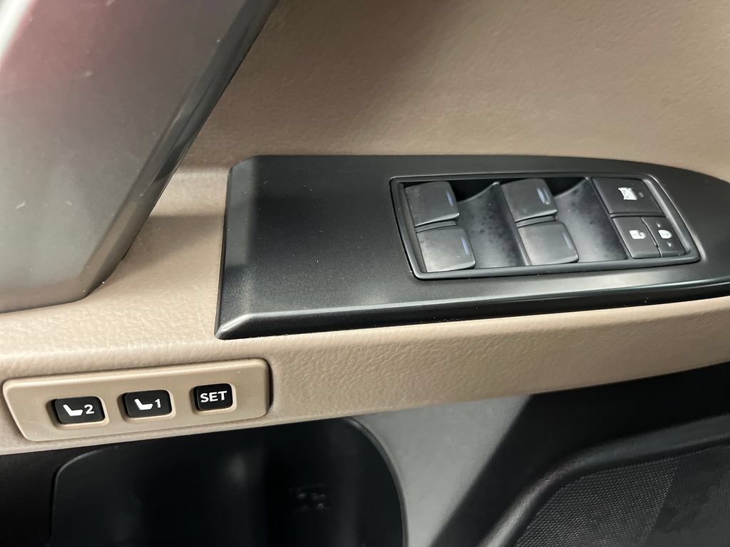 Used 2022 Lexus GX 460 Premium w/ Accessory Package AWD/4WD image 15