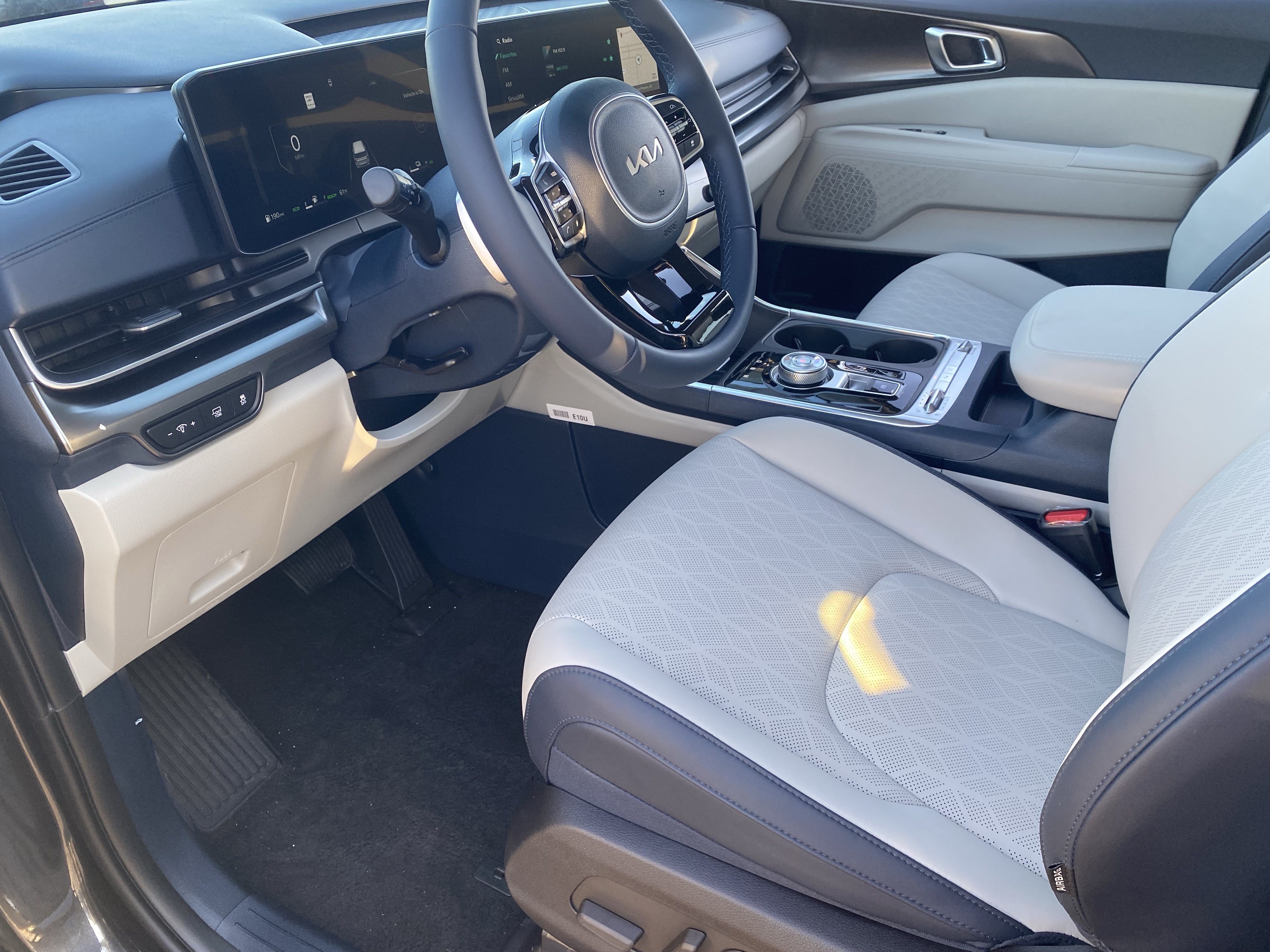 New 2026 Kia Carnival SX w/ SX Dark Edition Package FWD image 16