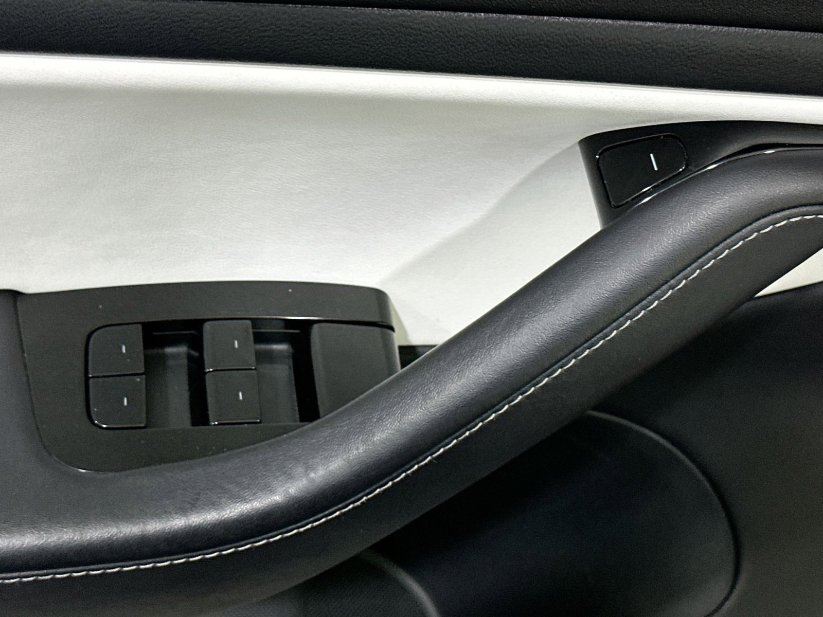 Used 2018 Tesla Model 3 Long Range image 16