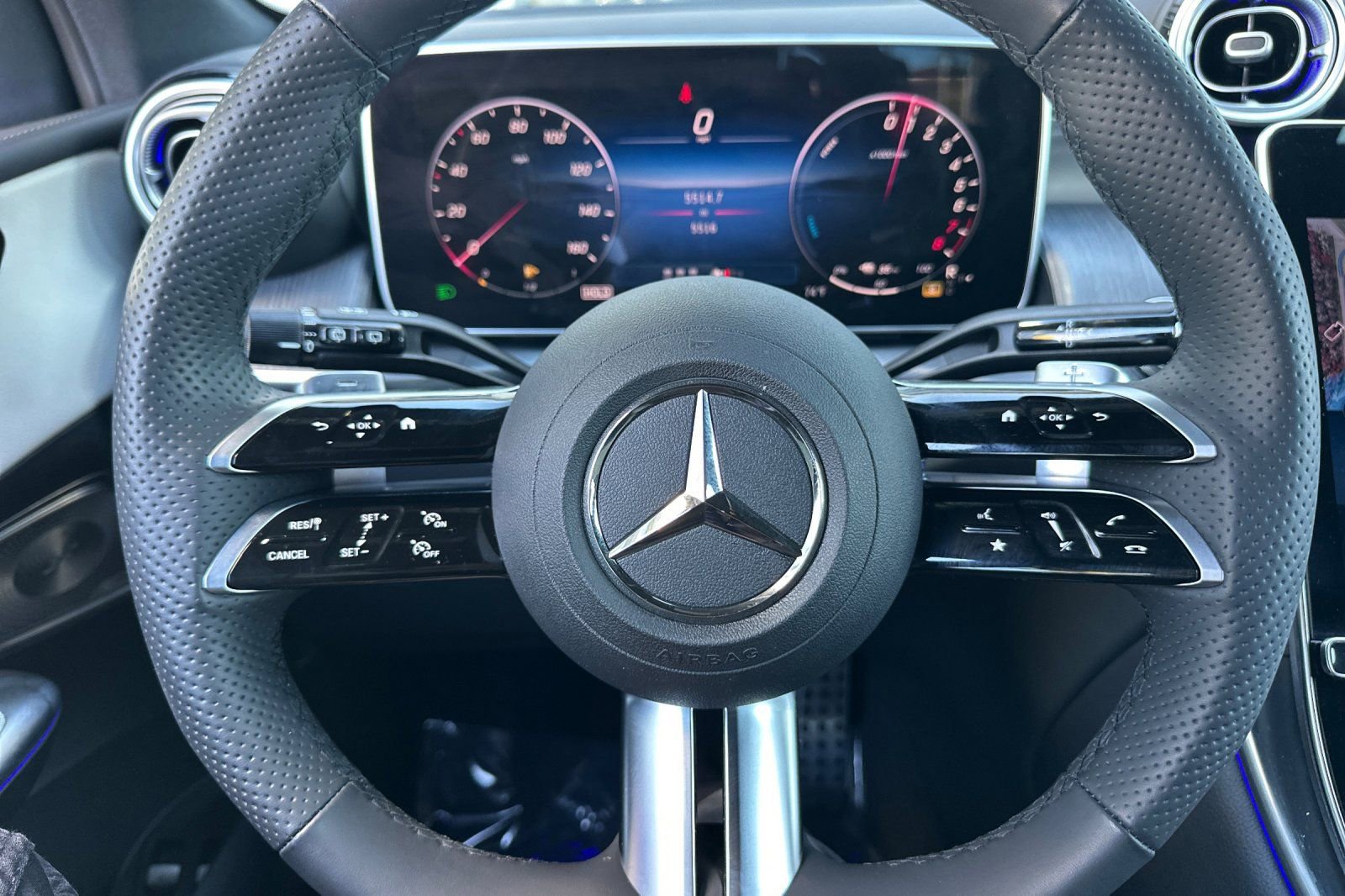 Used 2025 Mercedes-Benz GLC 350e 4MATIC image 24