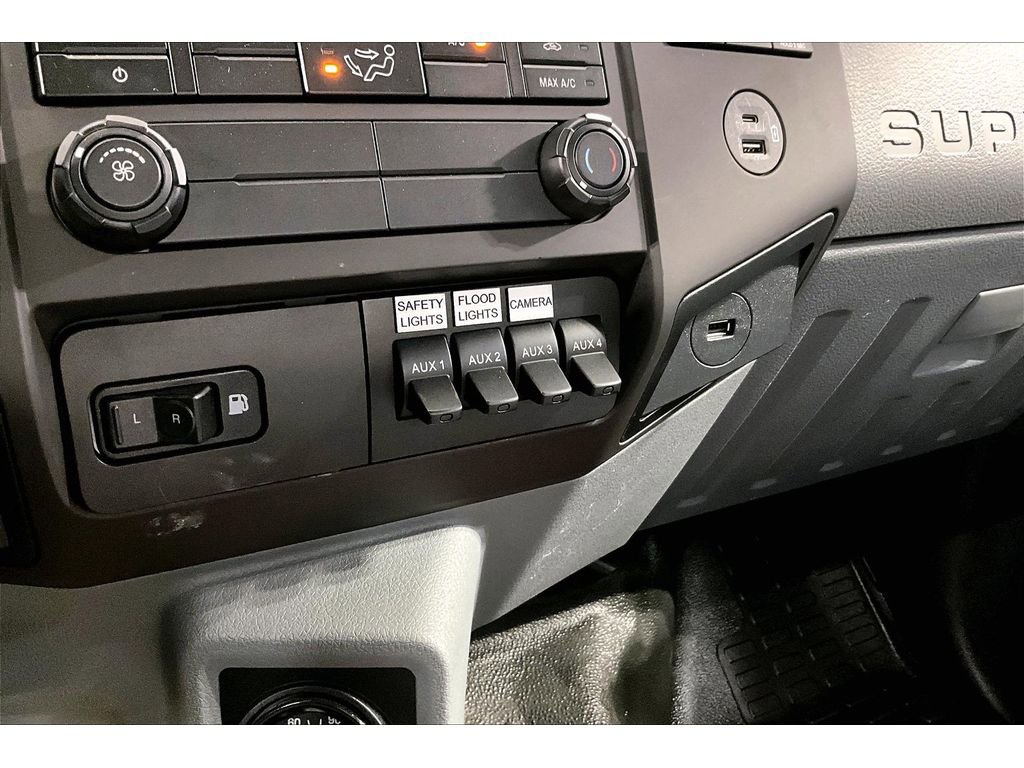 Used 2023 Ford F750 2WD Regular Cab Super Duty image 27