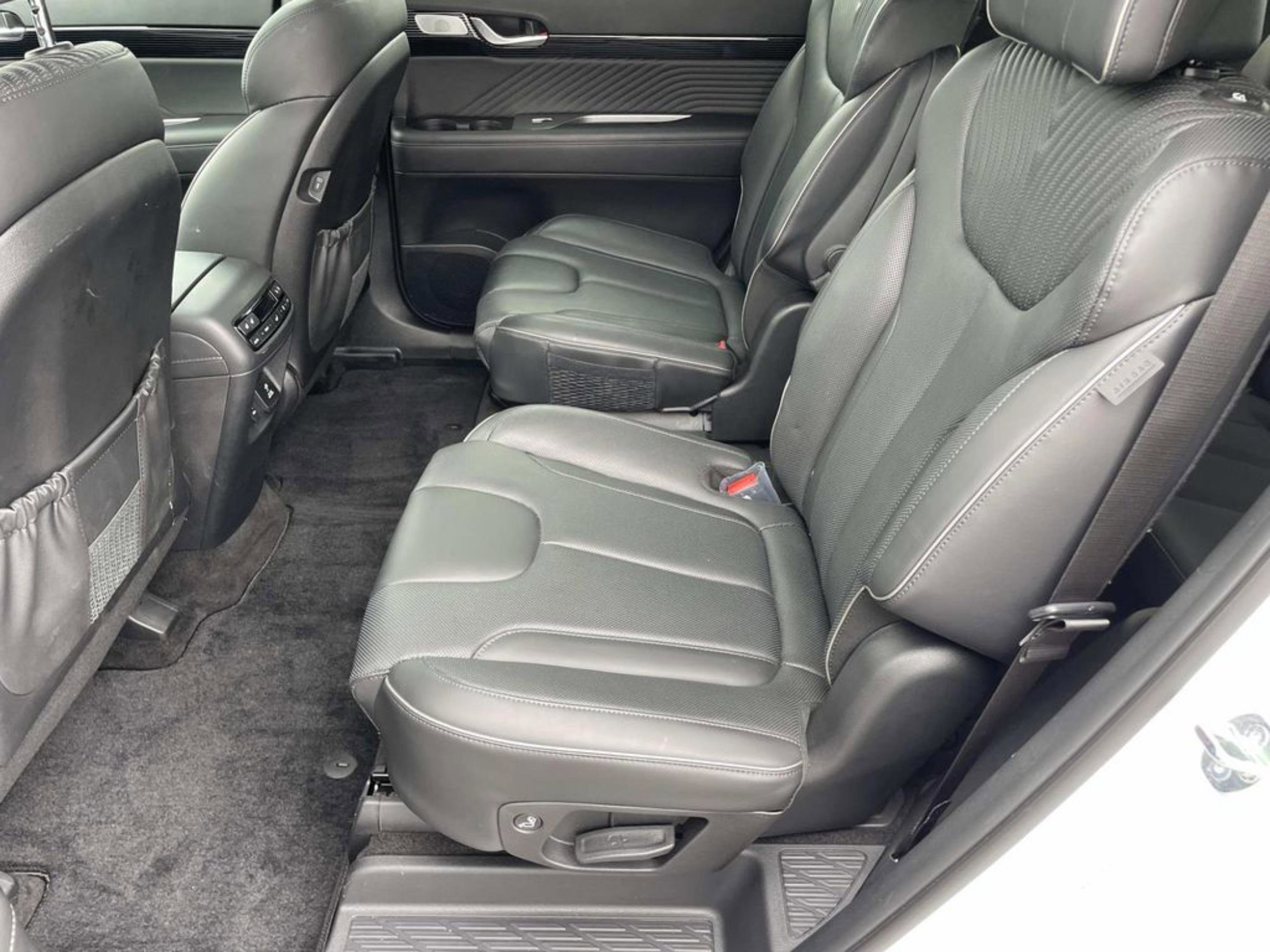 Used 2025 Hyundai Palisade Calligraphy FWD image 12