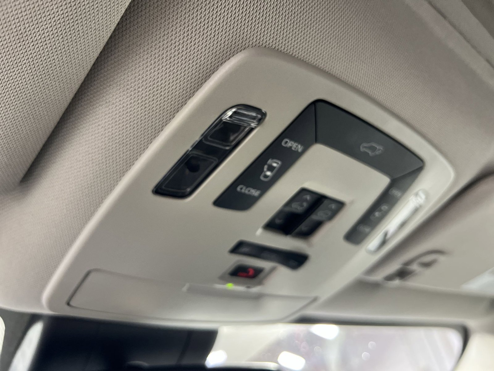 Used 2024 Toyota Sienna XLE image 35