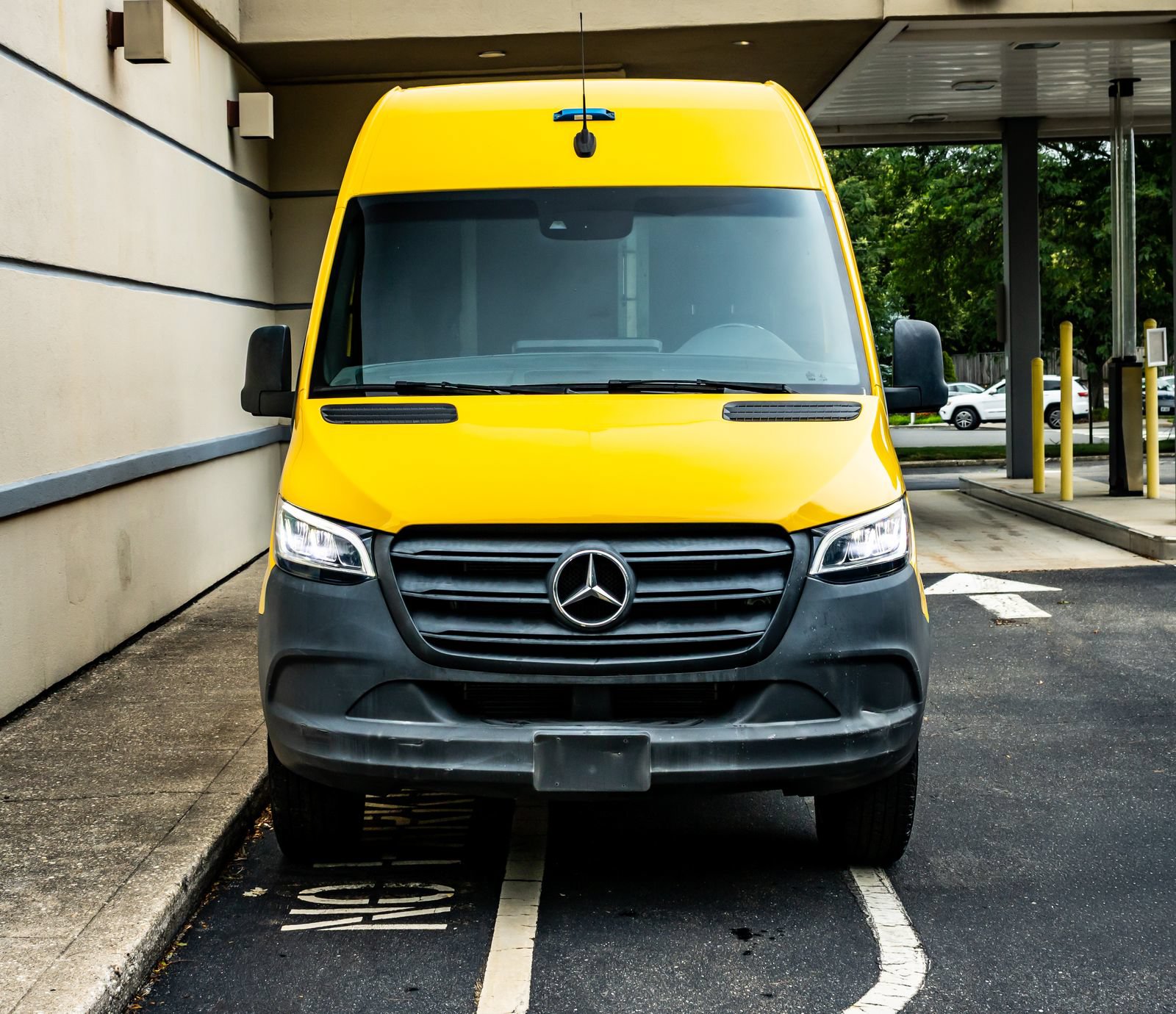 Used 2021 Mercedes-Benz Sprinter 2500 image 2